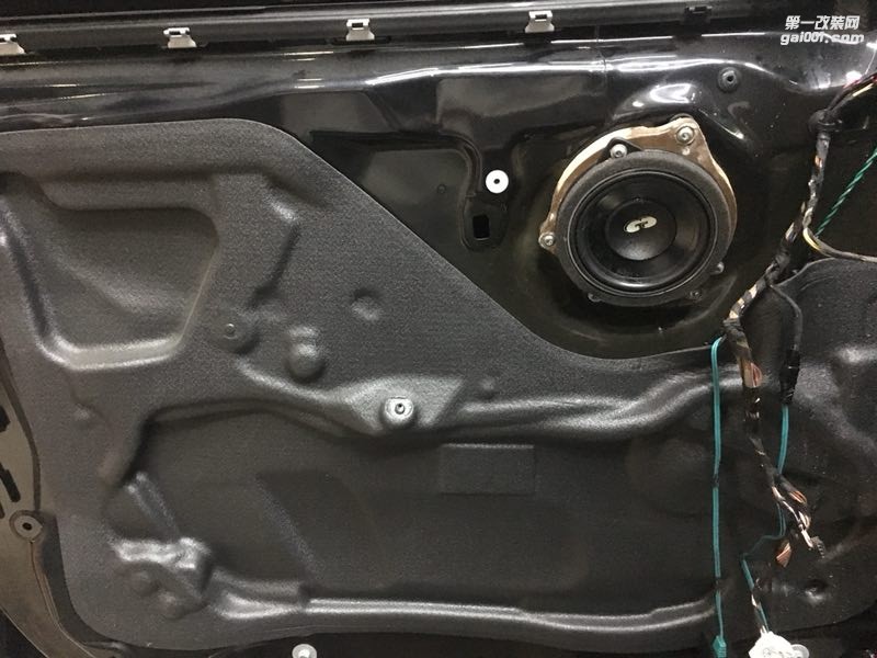 汕頭星悅汽車音響改裝豪車也瘋狂聽覺盛宴汕頭寶馬汽車音響改裝專業(yè)戶寶馬X5改裝音響美國CDT西迪聲寶馬喇叭