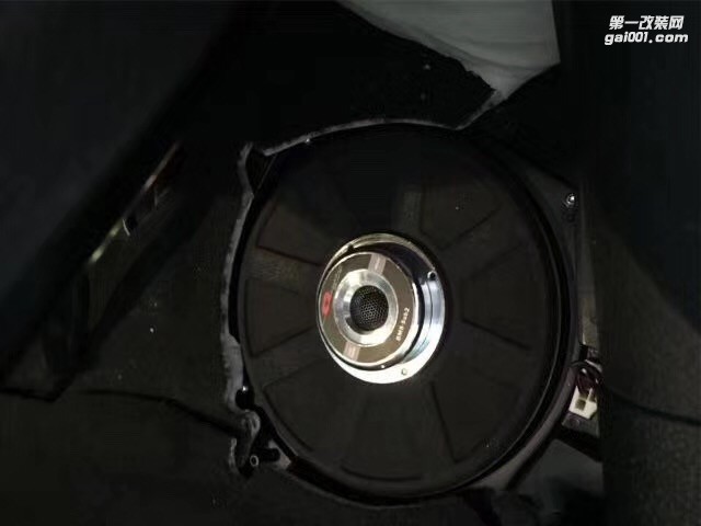 汕頭星悅汽車音響改裝豪車也瘋狂聽覺盛宴汕頭寶馬汽車音響改裝專業(yè)戶寶馬X5改裝音響美國CDT西迪聲寶馬喇叭