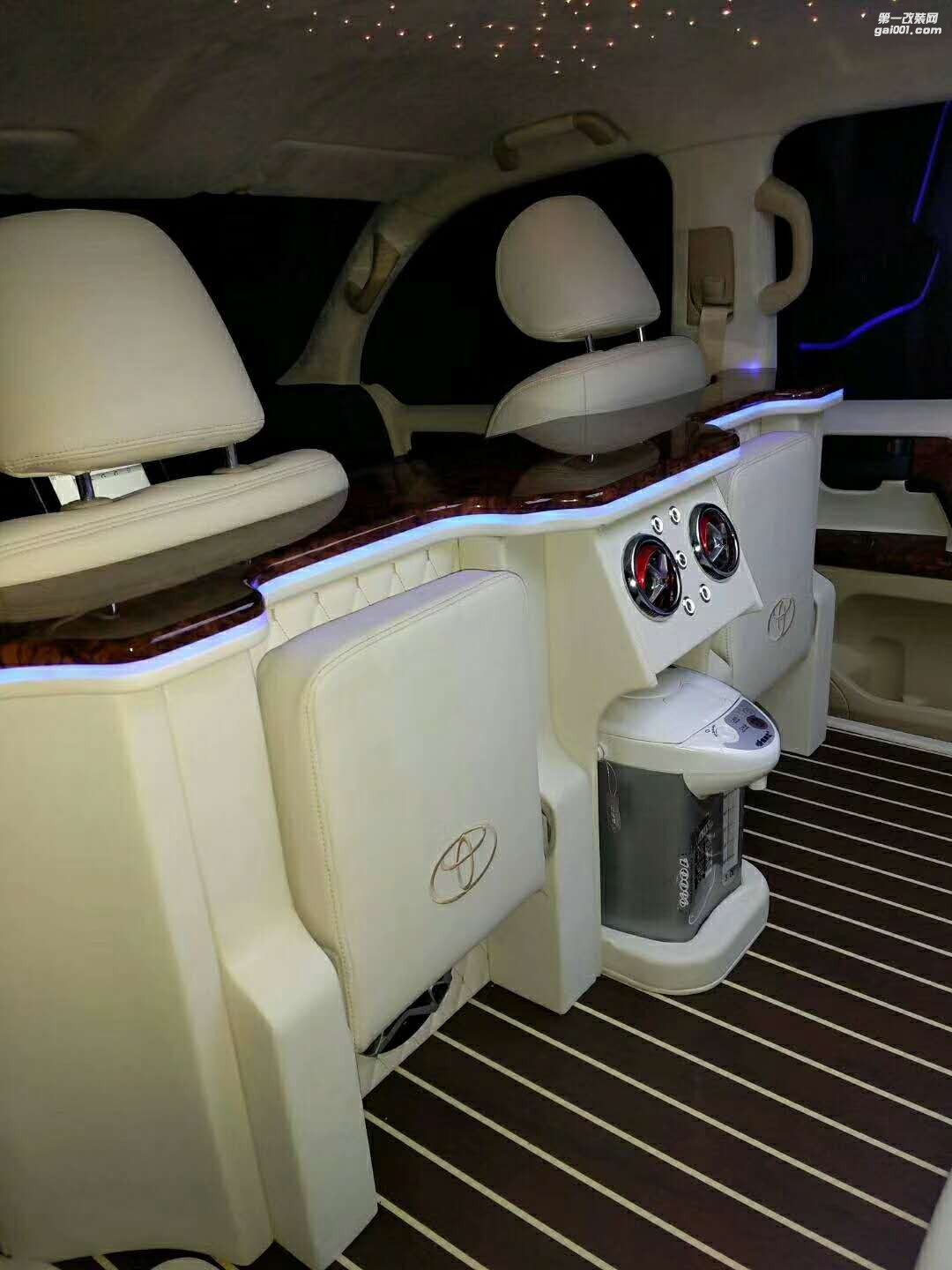 豐田陸地巡洋艦--內(nèi)飾頂燈，航空座椅改裝