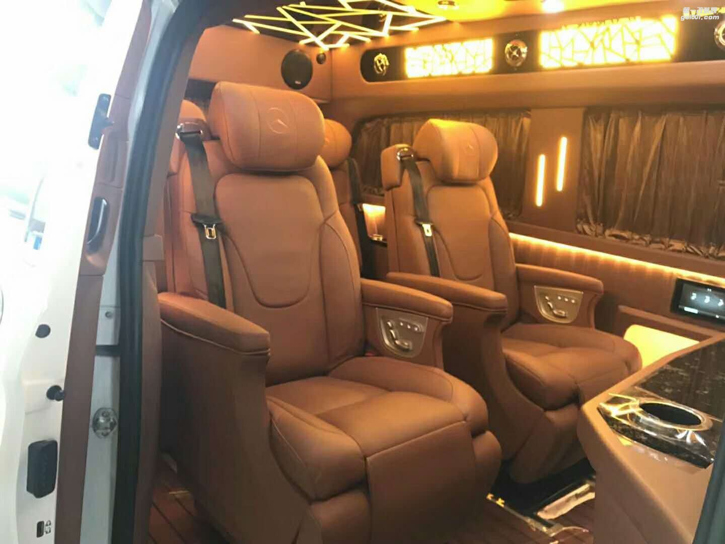奔馳威庭高頂商務車內(nèi)飾頂燈/航空座椅/木地板