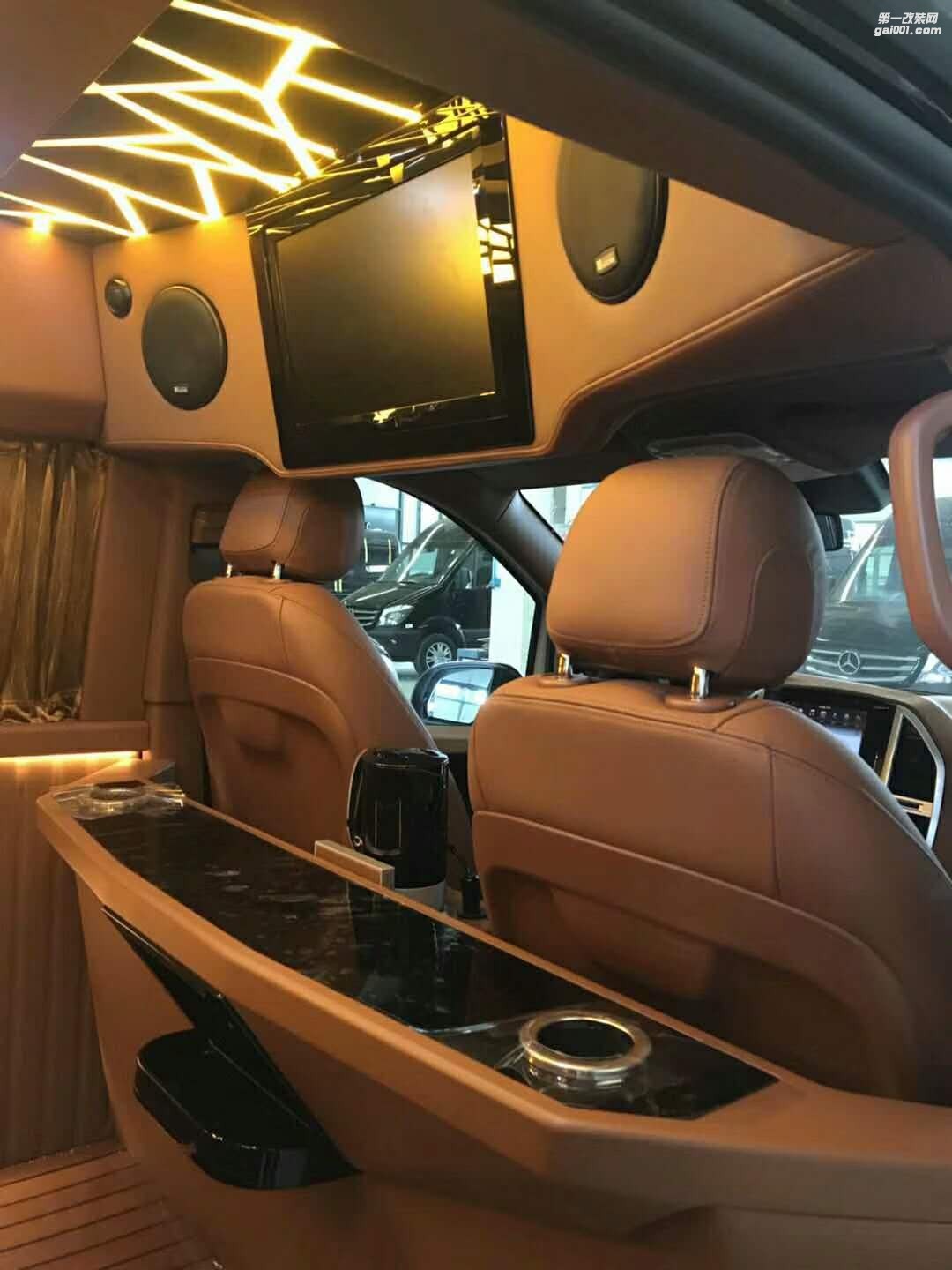 奔馳威庭高頂商務車內(nèi)飾頂燈/航空座椅/木地板