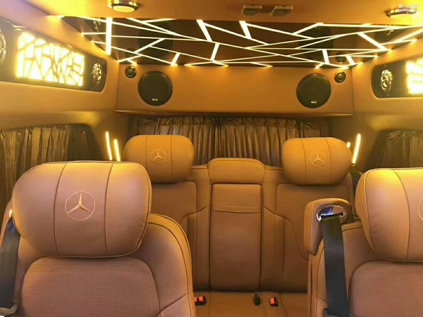 奔馳威庭高頂商務車內(nèi)飾頂燈/航空座椅/木地板