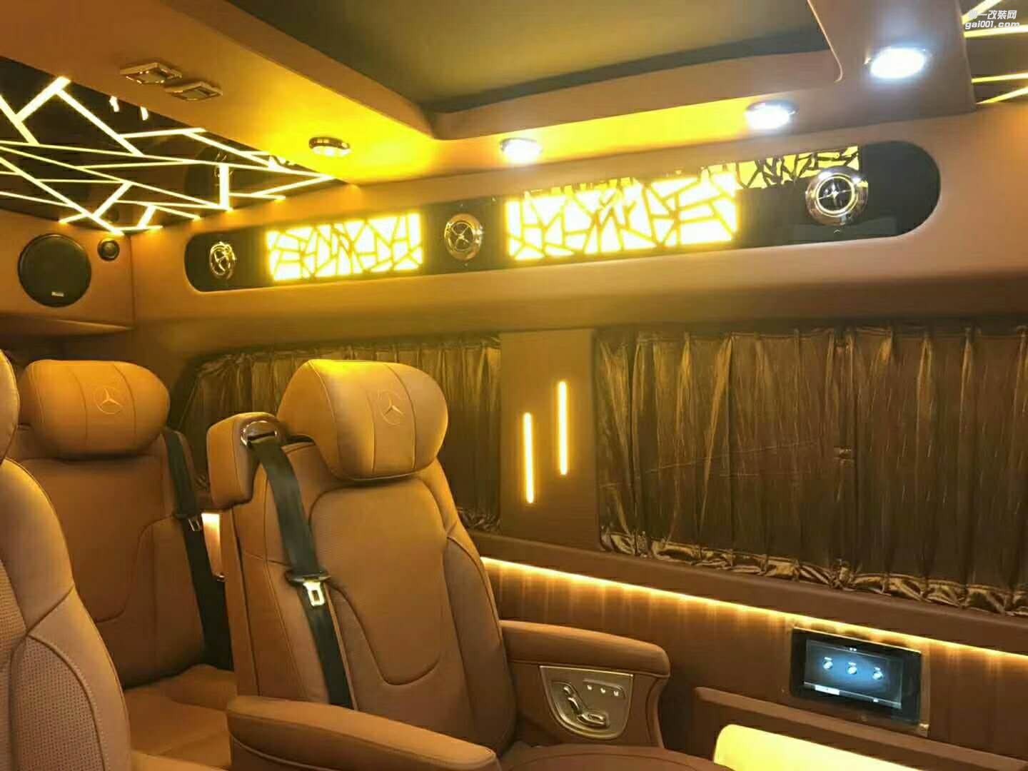 奔馳威庭高頂商務車內(nèi)飾頂燈/航空座椅/木地板