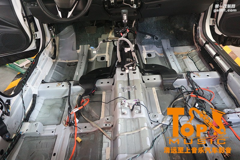 提升駕駛享受，清遠(yuǎn)至上汽車音響改裝本田思域大能全車隔音