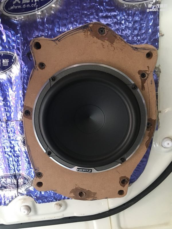 想讓你的愛車音樂出彩嗎？汕頭市星悅汽車音響豐田漢蘭達改裝華麗變“聲” 意大利赫茲三分頻喇叭
