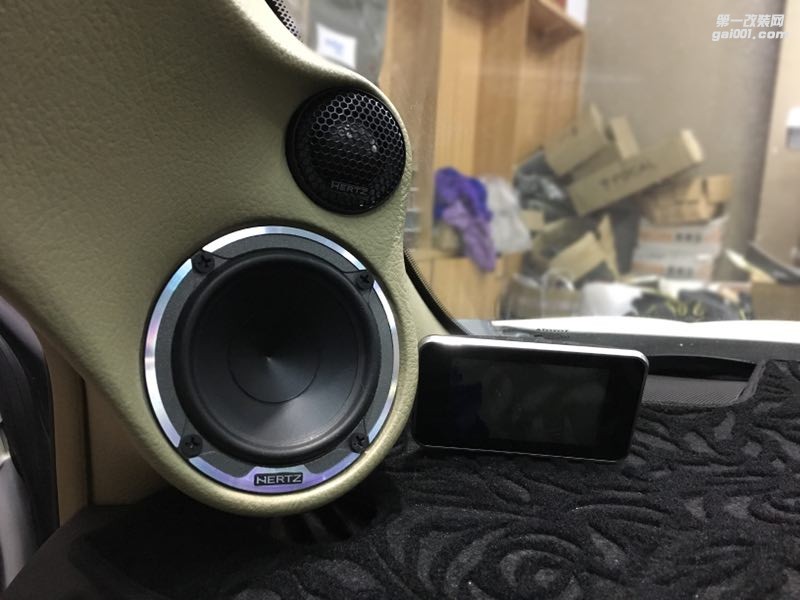 想讓你的愛車音樂出彩嗎？汕頭市星悅汽車音響豐田漢蘭達改裝華麗變“聲” 意大利赫茲三分頻喇叭