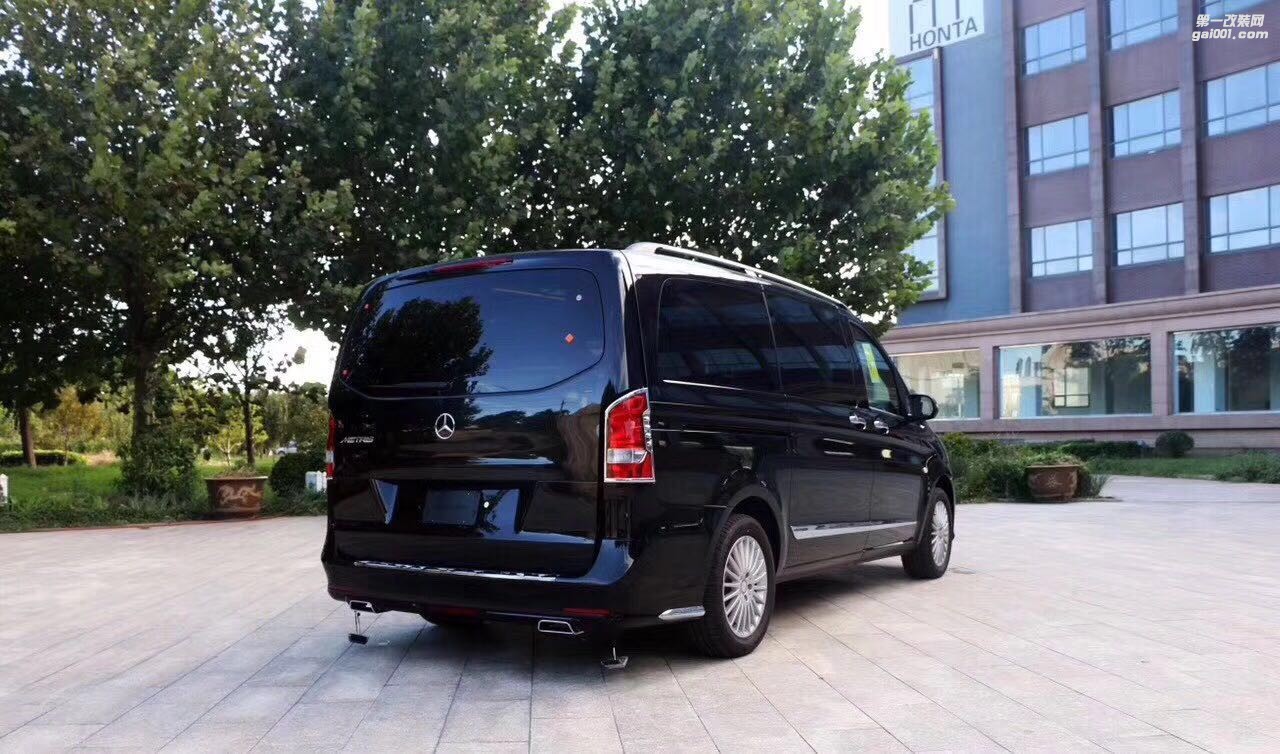 一個簡單的微整,讓“它”更加吸引人——奔馳V260內(nèi)飾改裝航空座椅、沙發(fā)床