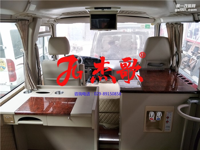 豐田考斯特改裝/考斯特內(nèi)飾改裝價位咨詢/中巴車改裝/單位接待車改裝/加裝辦公桌內(nèi)飾升級木地板