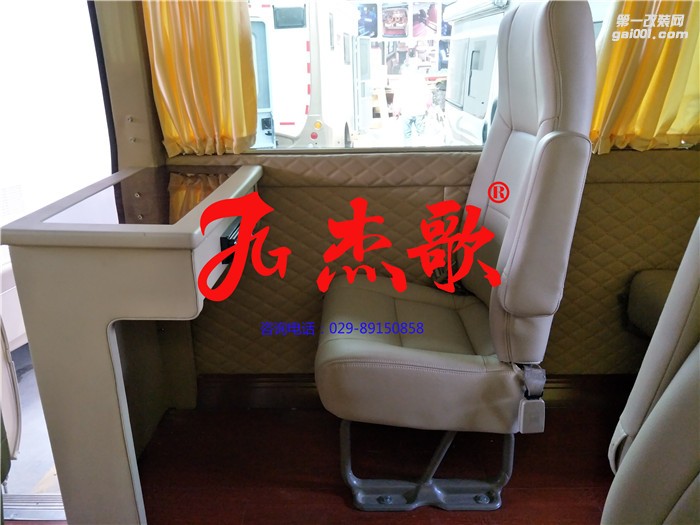 豐田考斯特改裝/考斯特內(nèi)飾改裝價位咨詢/中巴車改裝/單位接待車改裝/加裝辦公桌內(nèi)飾升級木地板