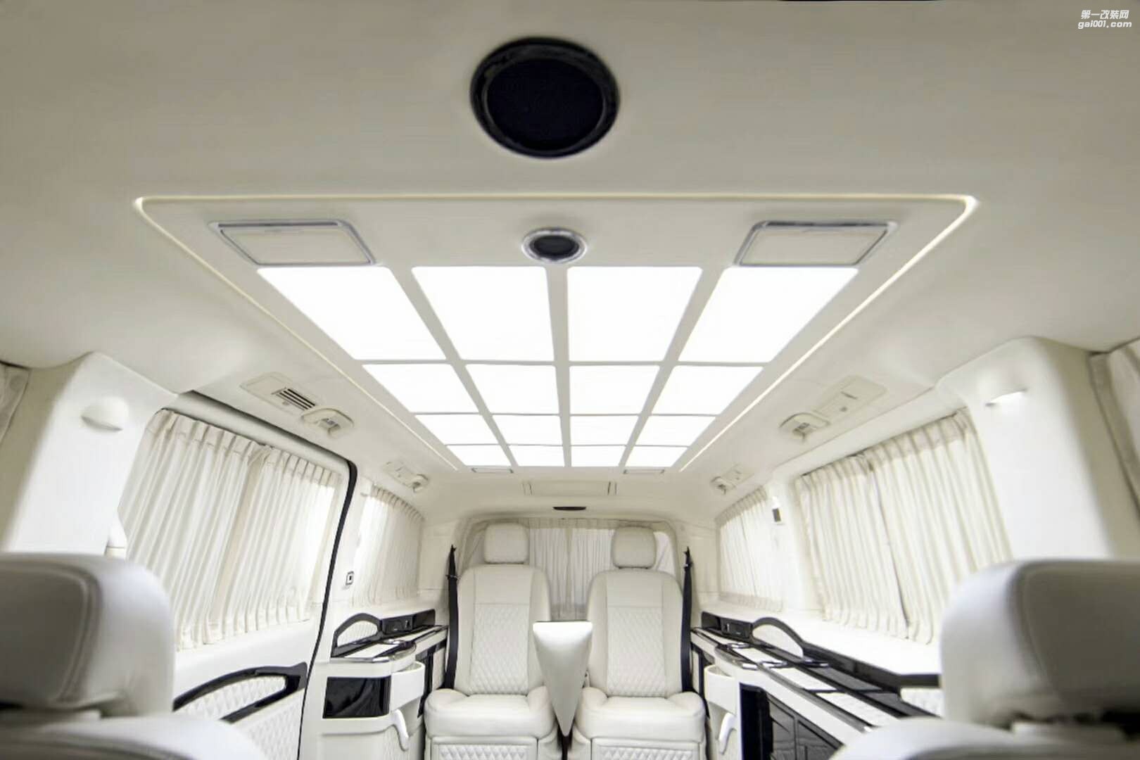 奔馳V260加長款-頂燈，航空座椅，電動(dòng)隔屏，UV地板改裝