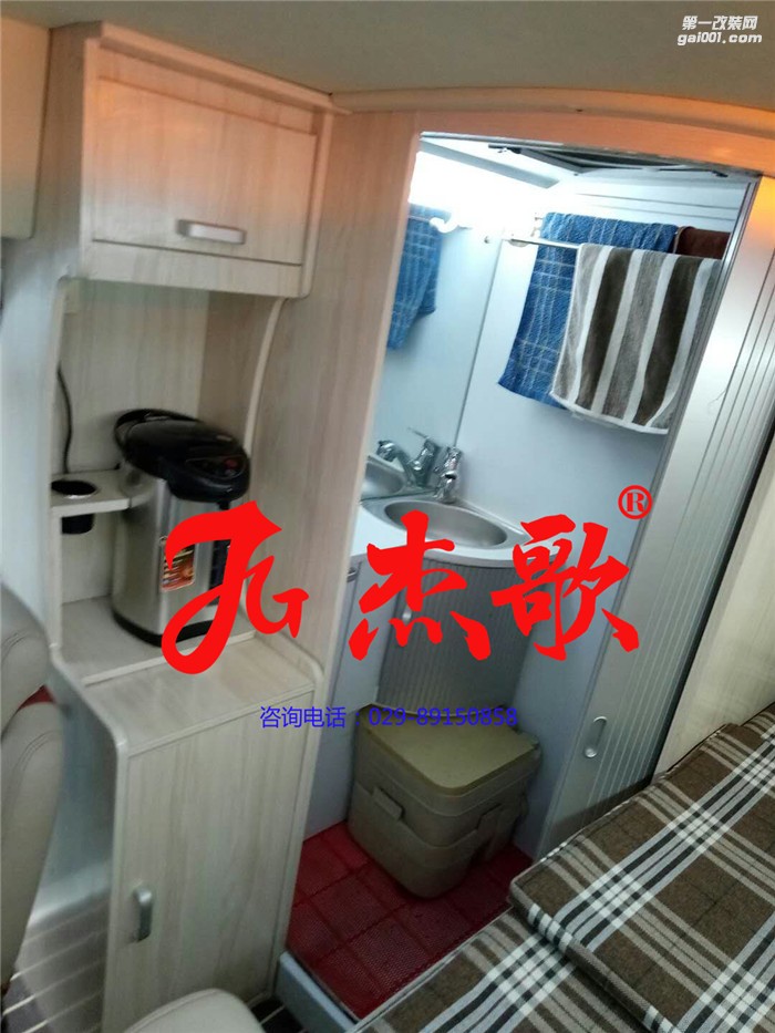 商務(wù)車、房車內(nèi)飾改裝、房車個性化定制改裝---東風(fēng)御風(fēng)短軸中頂房車改裝案例