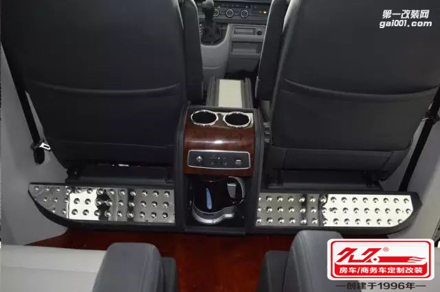 南京久久|大眾凱路威T6商務車，家庭經(jīng)濟實用版改裝方案