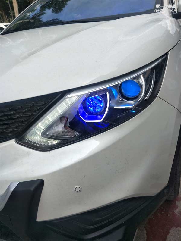 西寧車燈改裝，西寧燈光西寧哪家改燈店最專業(yè) 尼桑逍客改海拉五透鏡多少錢
