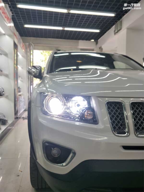 西寧燈光改裝吉普精藝精改燈案例-西寧專業(yè)汽車燈光改裝店