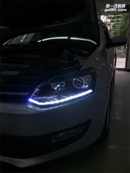 西寧汽車大燈改裝大眾POLO汽車燈光升級|精藝精車燈改裝案例