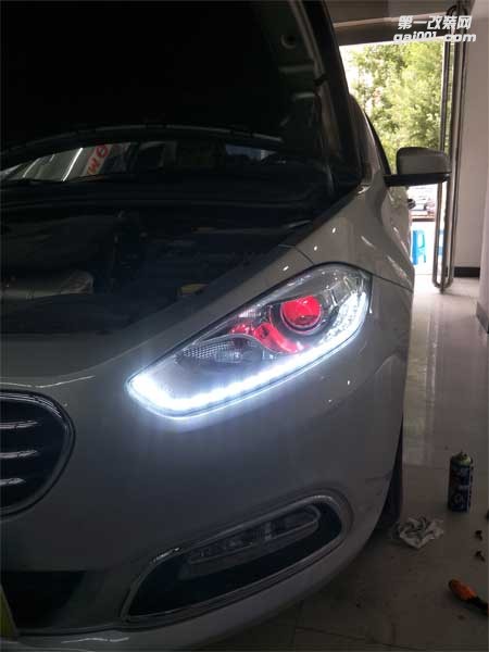 西寧汽車大燈改裝菲亞特菲翔汽車燈光升級|精藝精車燈改裝案例