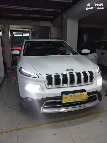 西寧燈光改裝 吉普自由光精藝精改燈案例-西寧專業(yè)汽車燈光改裝店