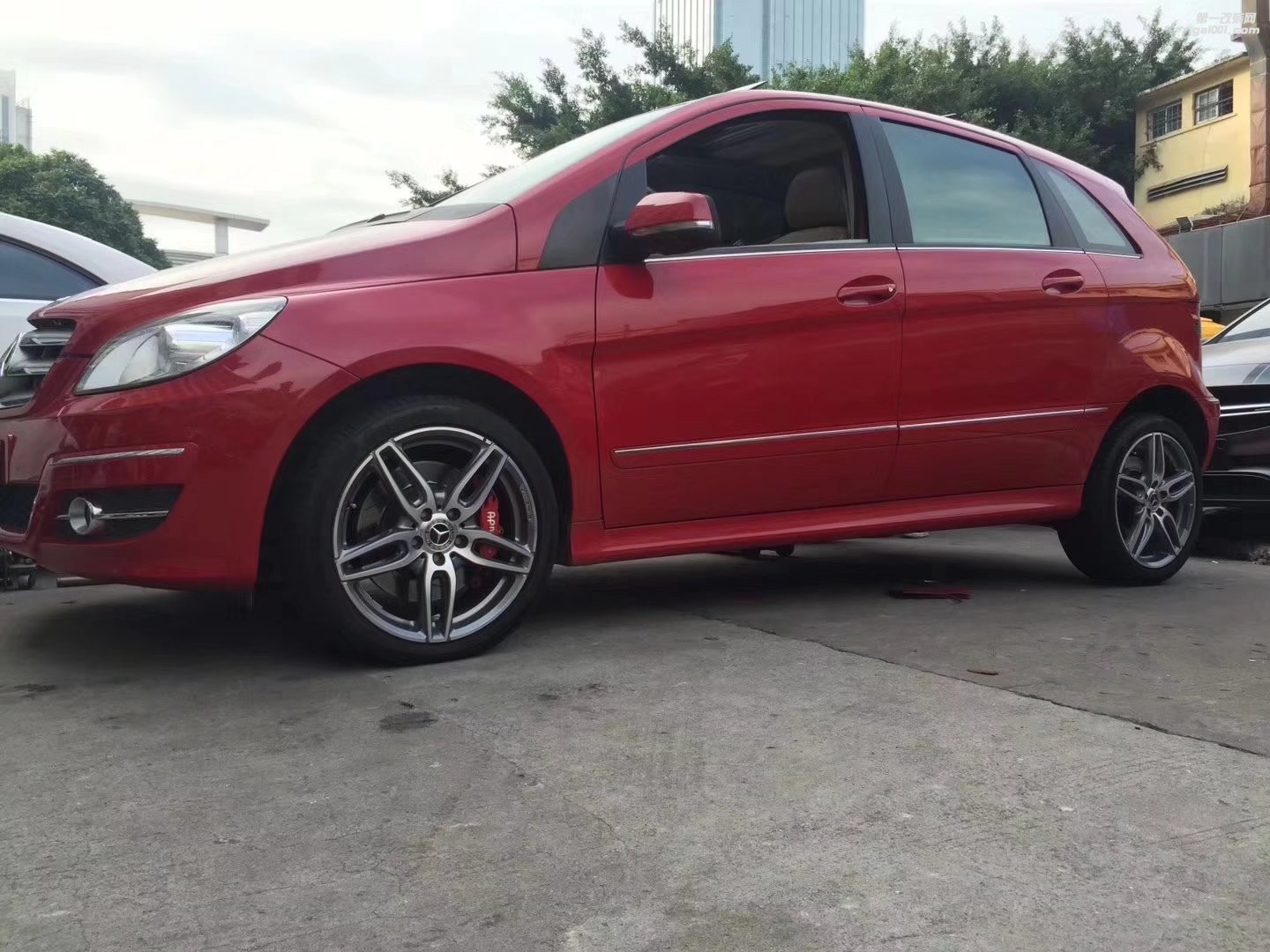 奔馳，換 原裝 18寸 AMG 完工！