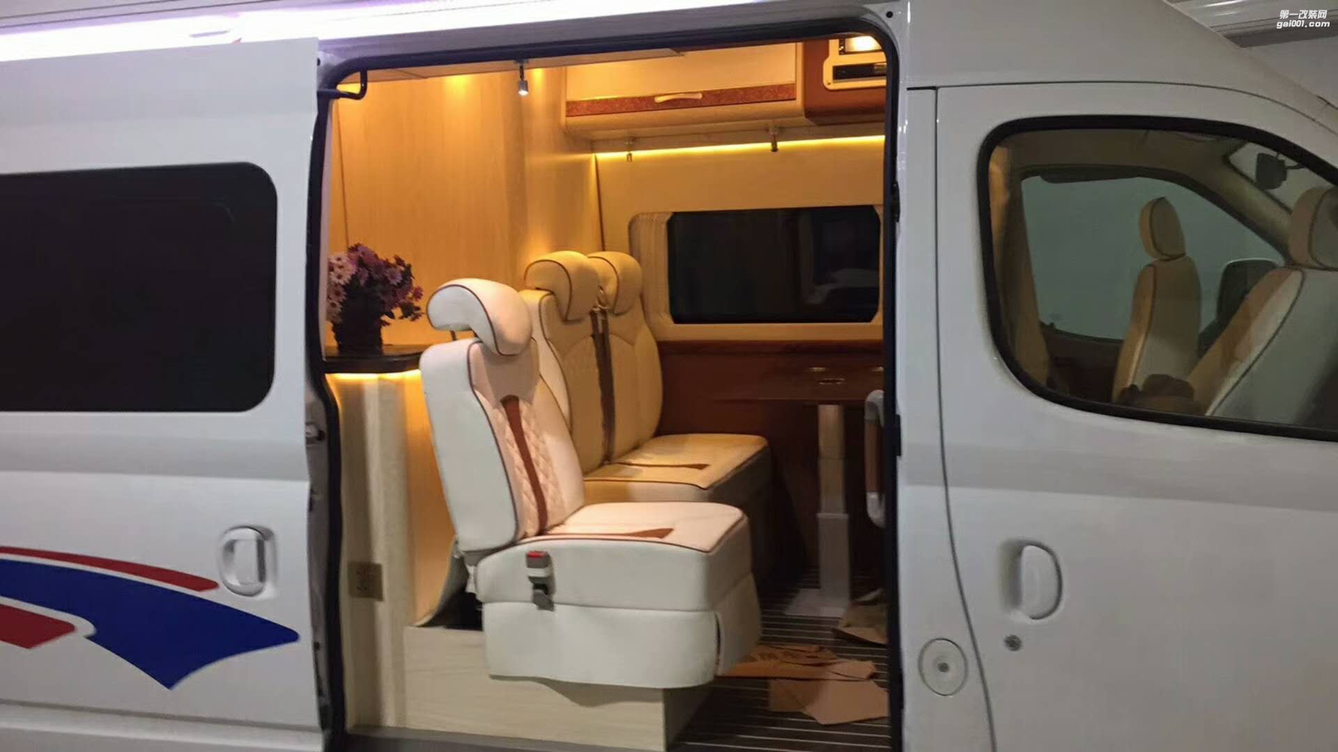 大通房車內(nèi)飾改裝（西安漢楓房車商務車改裝）