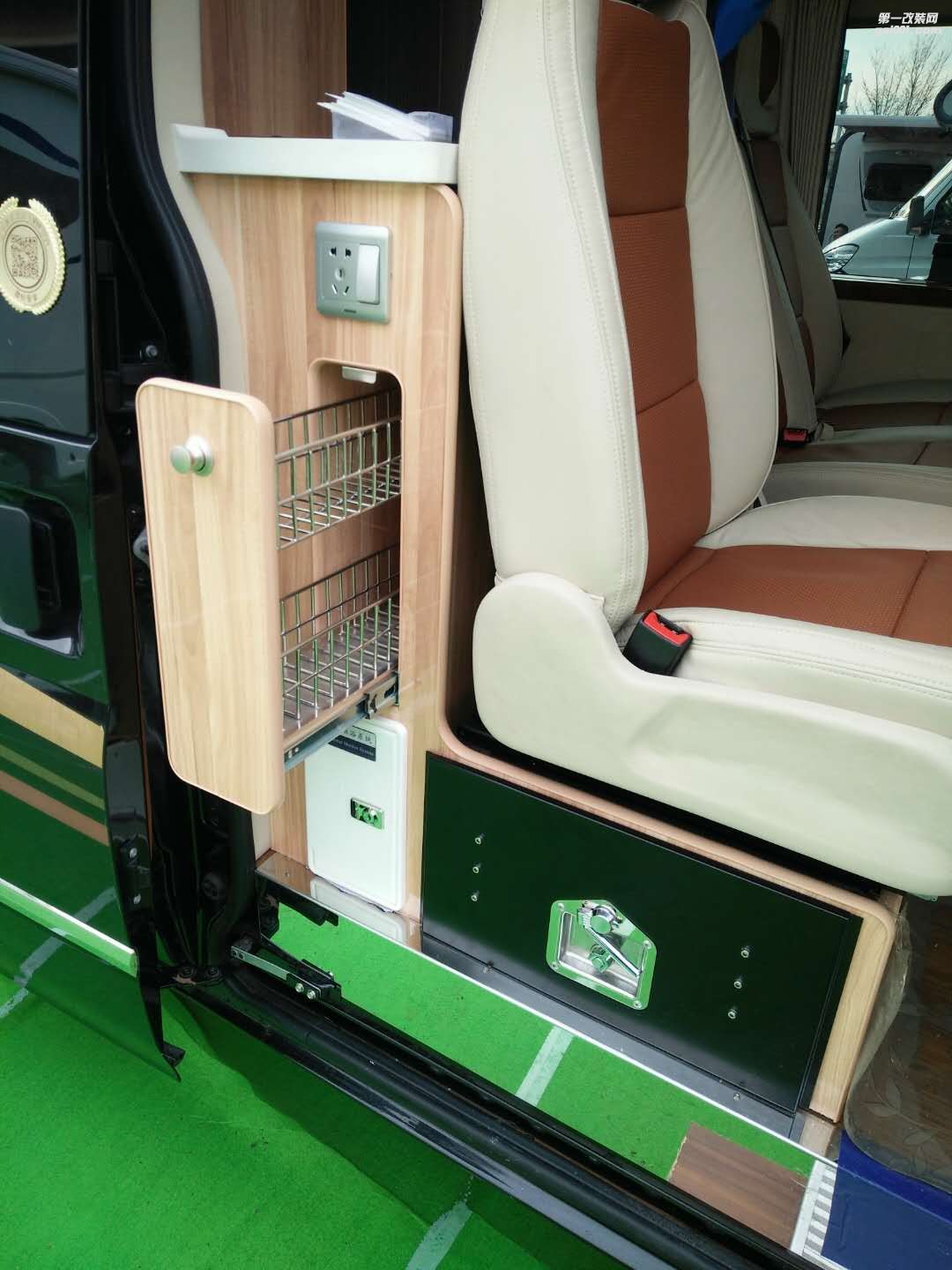 大通房車內(nèi)飾改裝（西安漢楓房車商務車改裝）