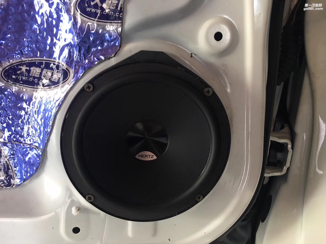 不一樣的追求本田飛度改裝意大利赫茲喇叭美國(guó)CDT備胎伊蔓PP42DSP汕頭市星悅汽車音響