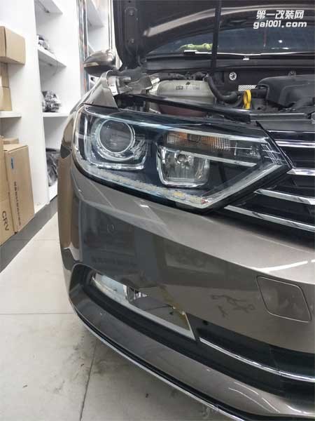 西寧汽車升級西寧大燈改裝，西寧大眾邁騰大燈案例
