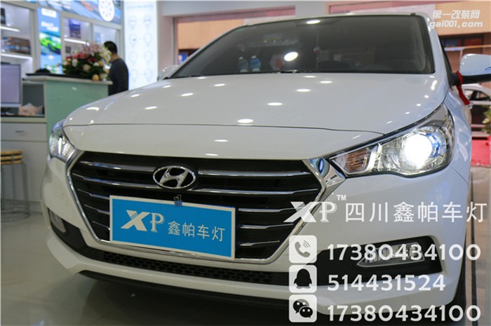 四川成都實(shí)體店鑫帕車燈改裝現(xiàn)代瑞納升級(jí)海拉雙光透鏡 歐司朗安定器 飛利浦氙氣燈 LED車燈 日間行車燈安裝紅色惡魔眼 大燈總成