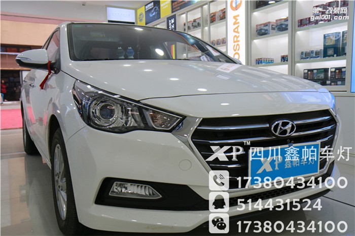 四川成都實(shí)體店鑫帕車燈改裝現(xiàn)代瑞納升級(jí)海拉雙光透鏡 歐司朗安定器 飛利浦氙氣燈 LED車燈 日間行車燈安裝紅色惡魔眼 大燈總成