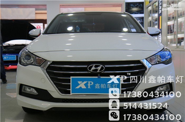 四川成都實(shí)體店鑫帕車燈改裝現(xiàn)代瑞納升級(jí)海拉雙光透鏡 歐司朗安定器 飛利浦氙氣燈 LED車燈 日間行車燈安裝紅色惡魔眼 大燈總成