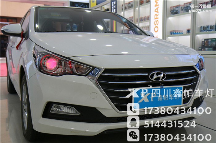 四川成都實(shí)體店鑫帕車燈改裝現(xiàn)代瑞納升級(jí)海拉雙光透鏡 歐司朗安定器 飛利浦氙氣燈 LED車燈 日間行車燈安裝紅色惡魔眼 大燈總成