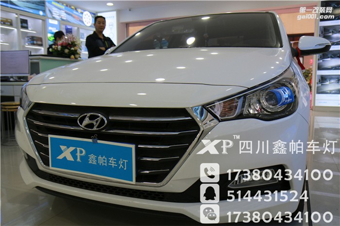 四川成都實(shí)體店鑫帕車燈改裝現(xiàn)代瑞納升級(jí)海拉雙光透鏡 歐司朗安定器 飛利浦氙氣燈 LED車燈 日間行車燈安裝紅色惡魔眼 大燈總成