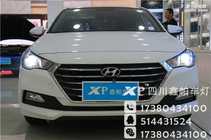 四川成都實(shí)體店鑫帕車燈改裝現(xiàn)代瑞納升級(jí)海拉雙光透鏡 歐司朗安定器 飛利浦氙氣燈 LED車燈 日間行車燈安裝紅色惡魔眼 大燈總成