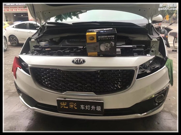 起亞嘉華改裝全新進(jìn)口海拉五雙光光透鏡成都光彩車燈