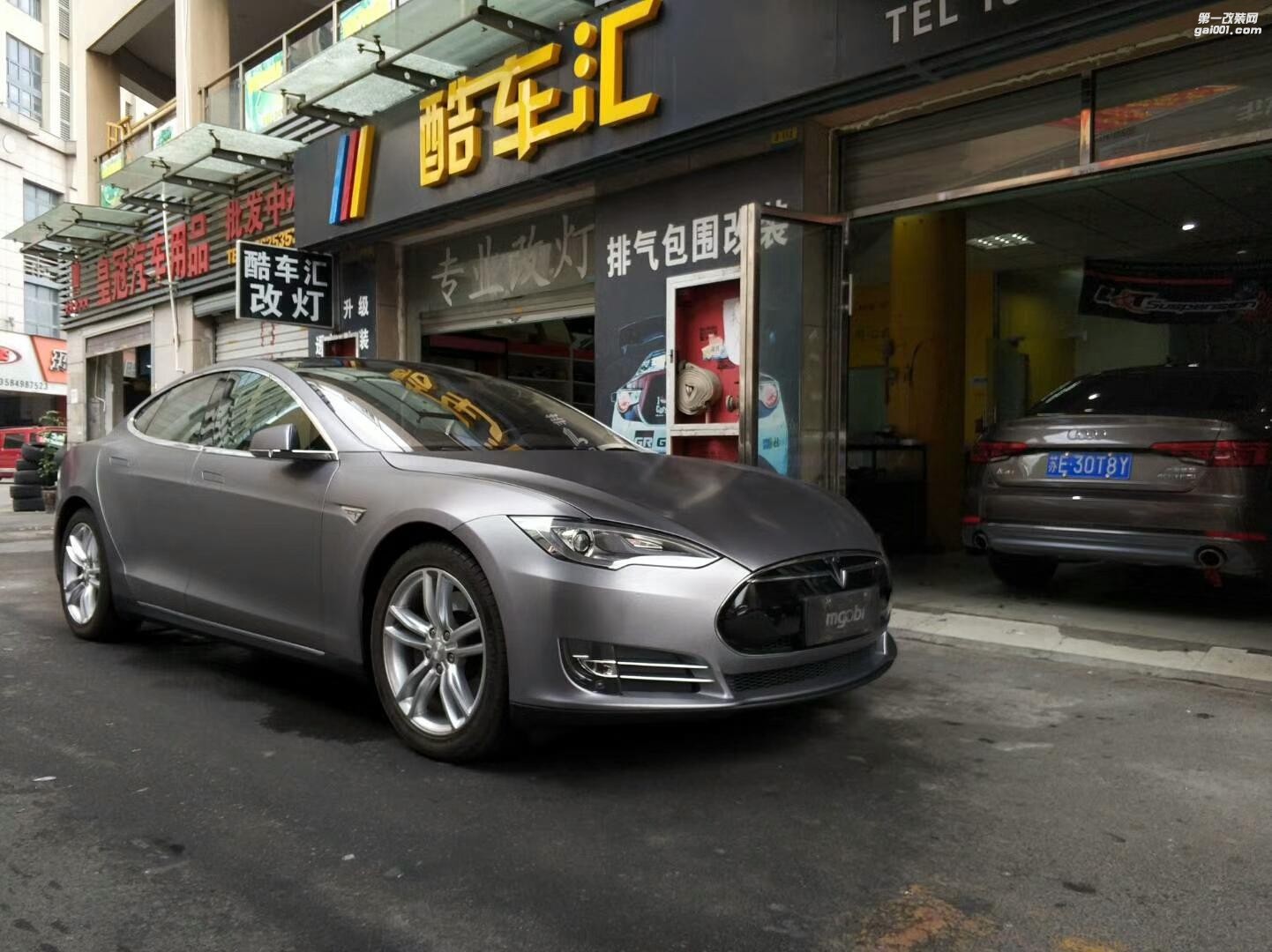 昆山新奧迪A4全車電光灰