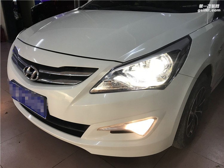 貴陽(yáng)專(zhuān)業(yè)改裝現(xiàn)代汽車(chē)改裝大燈改裝透鏡氙氣燈藍(lán)色惡魔眼
