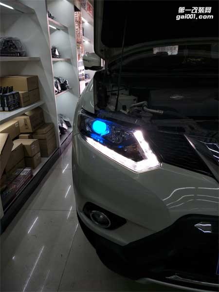 西寧汽車大燈改裝尼桑奇駿汽車燈光升級|精藝精車燈改裝案例