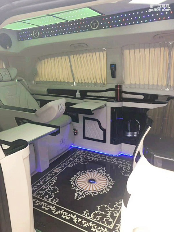 奔馳威庭大航空座椅，超豪華頂燈，新款地板（西安漢楓房車）