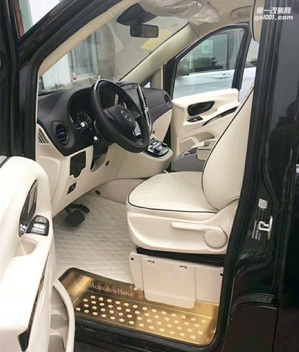 奔馳威庭大航空座椅，超豪華頂燈，新款地板（西安漢楓房車）