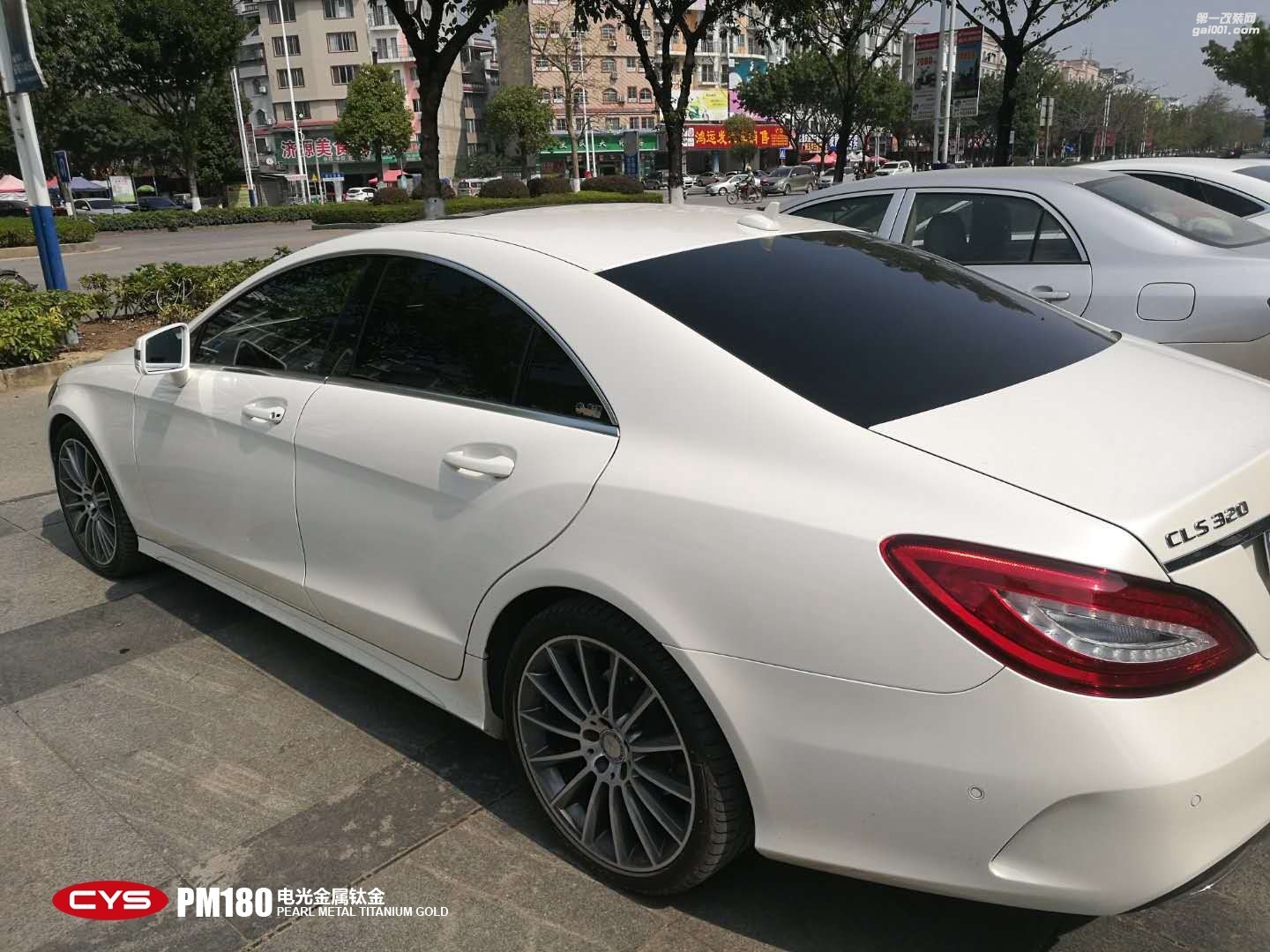 四川成都青羊車衣裳奔馳CLS級電光金屬鈦金汽車改色貼膜