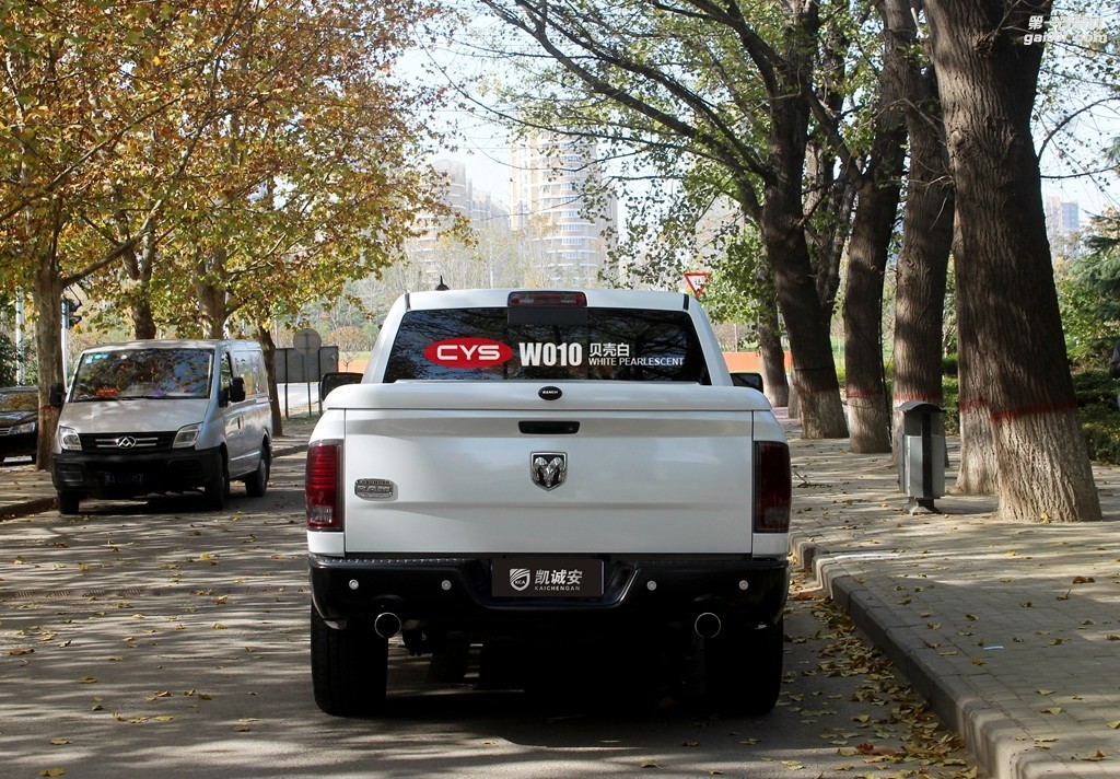 四川成都青羊車衣裳 道奇公羊貝殼白W010汽車改色貼膜