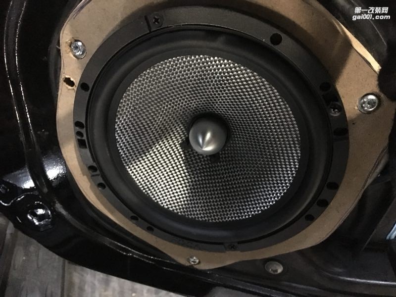 汕頭市星悅汽車音響奔馳GL500音響改裝法國(guó)勁浪PS165F3三分頻喇叭德國(guó)喜力仕H400X功放DSP.2尋找最美音樂