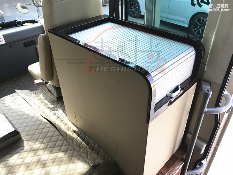 鄭州尼桑碧蓮內(nèi)飾改裝/中巴航空座椅改裝案例