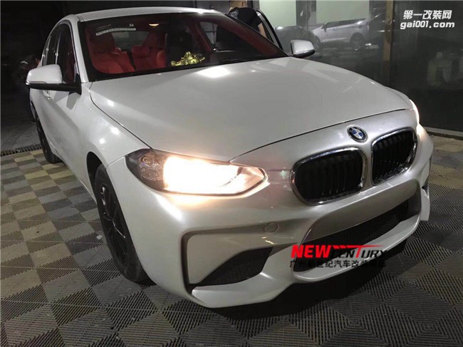 最新款寶馬1系改裝M2套件 白色車身效果實車案例