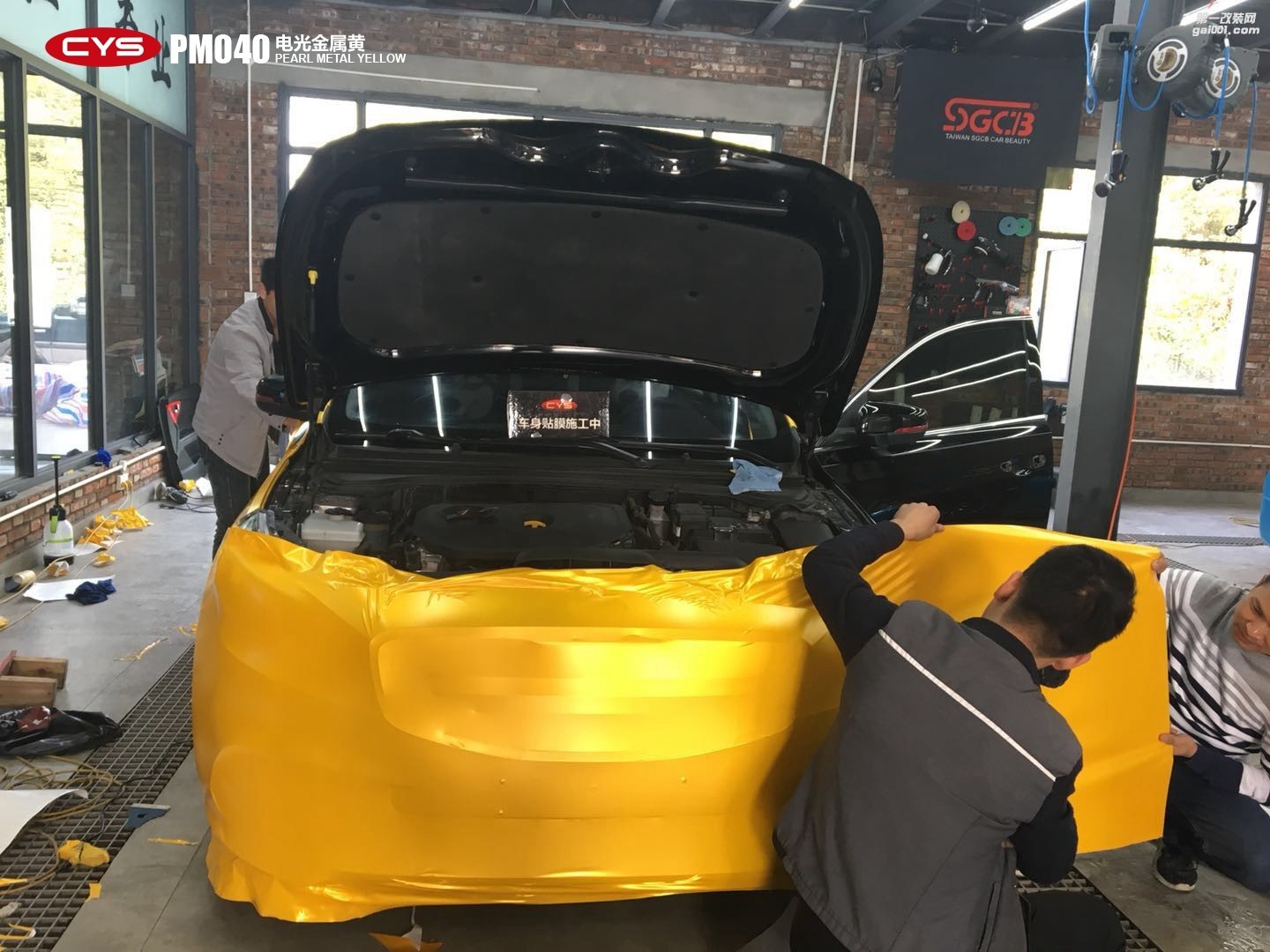 四川成都青羊車衣裳起亞K4電光金屬黃PM040汽車改色貼膜