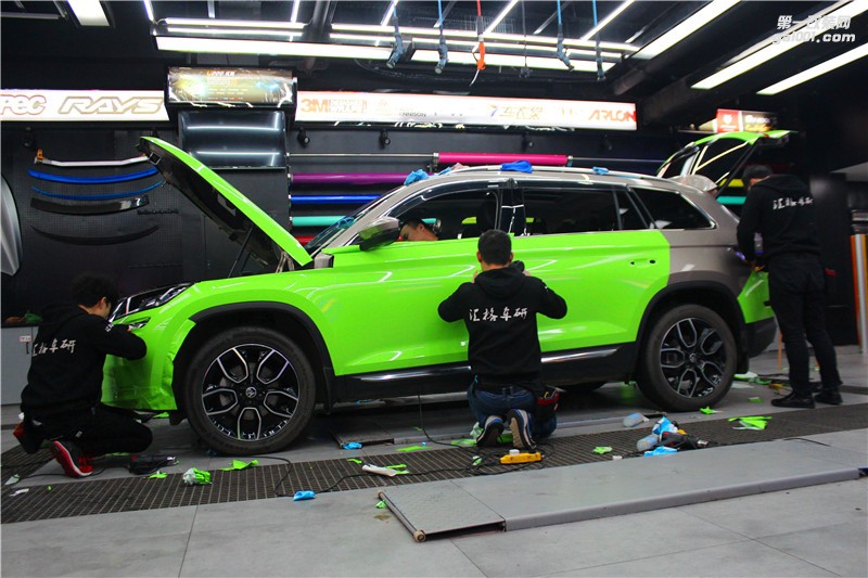 長(zhǎng)沙全車改色膜 斯柯達(dá)施工LG蘋果綠