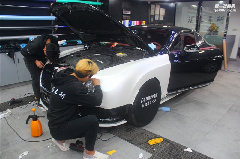 長沙改色膜實體施工店 賓利歐陸全車施工德國進(jìn)口PWF電光白
