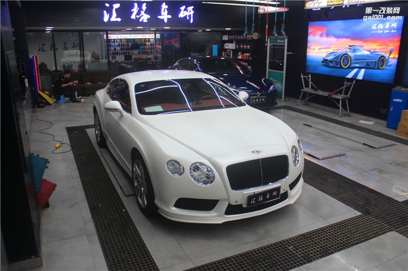 長沙改色膜實體施工店 賓利歐陸全車施工德國進(jìn)口PWF電光白