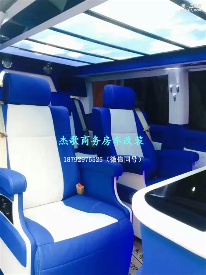 【改裝案例】大眾凱路威豪華藍(lán)白內(nèi)飾完美搭配，盡顯高貴氣息！