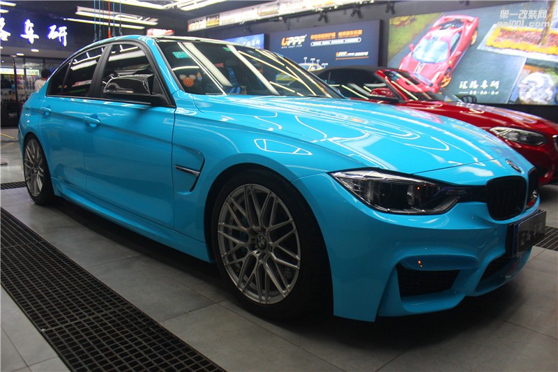 長沙車身改色膜實(shí)體店 寶馬320改天空藍(lán)