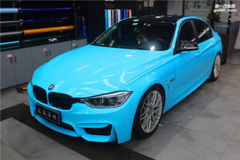 長沙車身改色膜實(shí)體店 寶馬320改天空藍(lán)